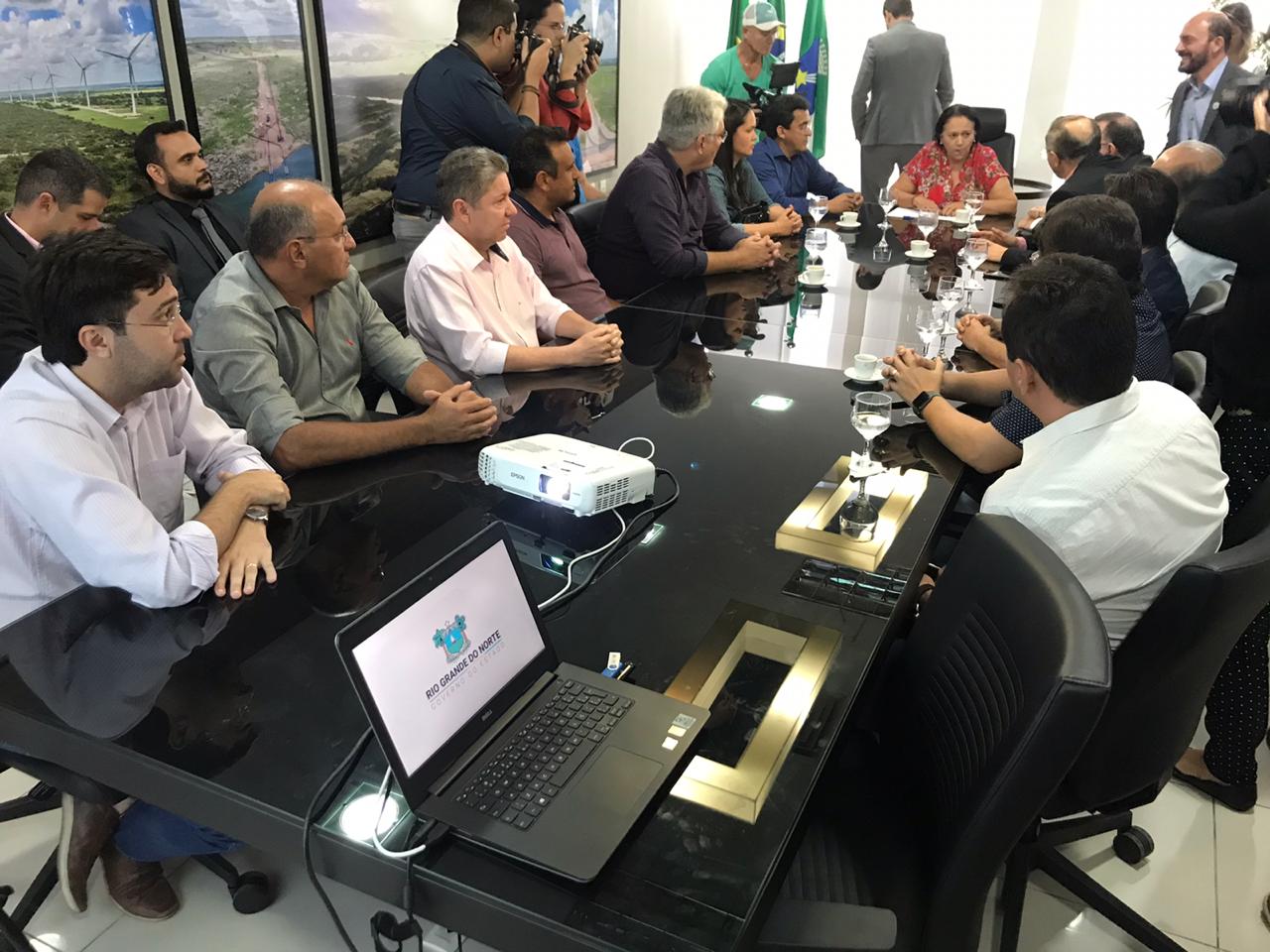 Reunio_entre_prefeitos_e_Governo_do_Estado_-_Divulgao