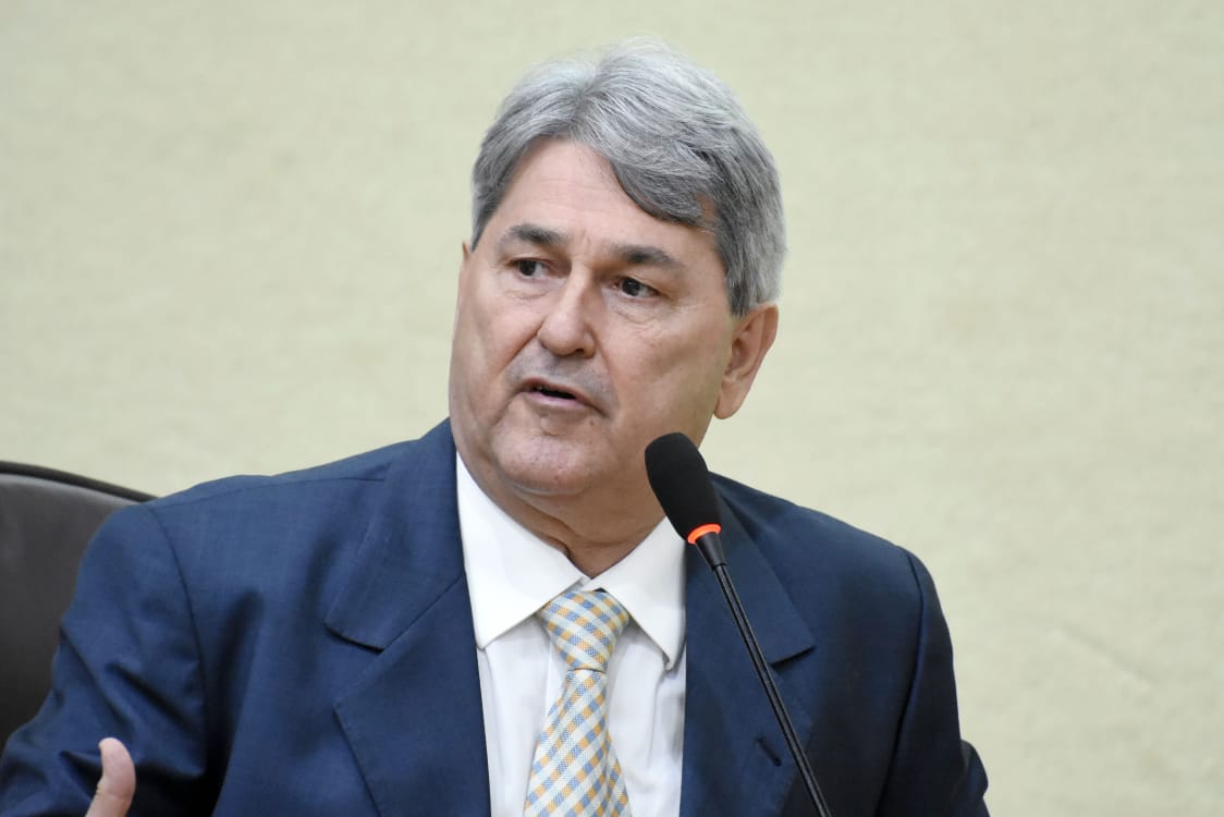 DEPUTADO_TOMBA_FARIAS