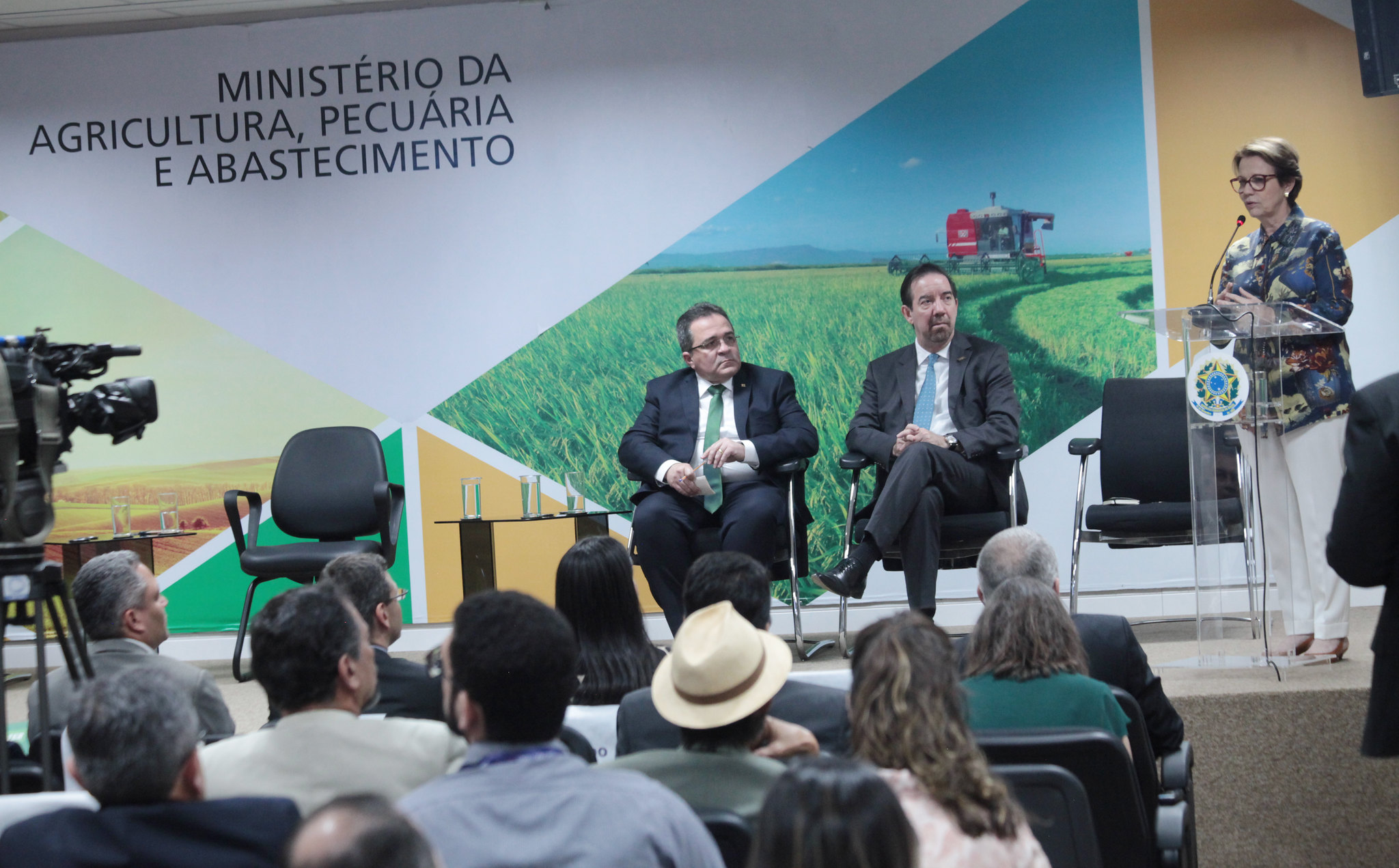 Presidente_do_BNB_Romildo_Rolim_presidente_da_Embrapa_Celso_Moretti_e_ministra_da_Agricultura_Tereza_Cristina_-_Crdito_Antonio_Araujo_-_MAPA